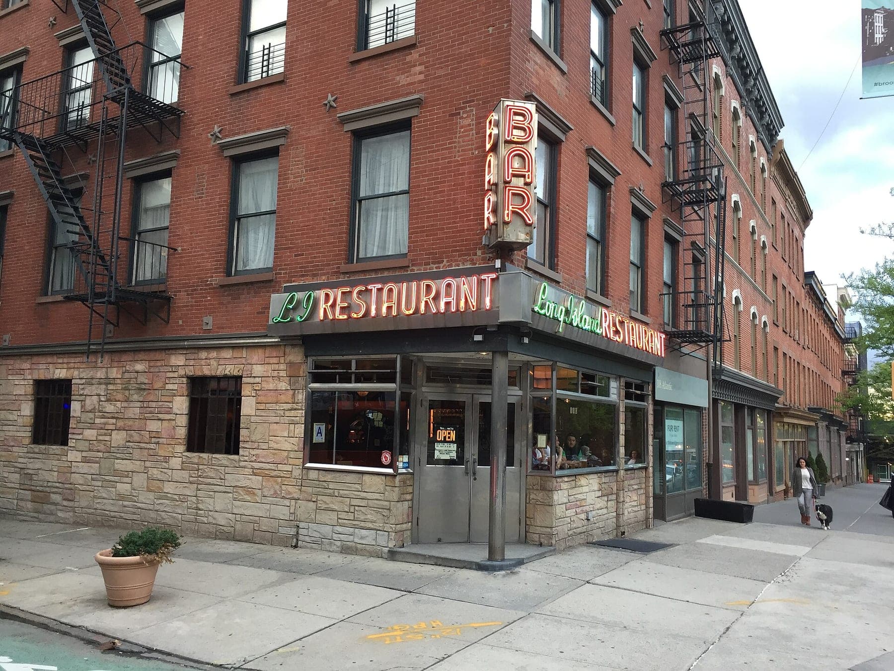 Long Island restaurant in Brooklyn (34022066424)