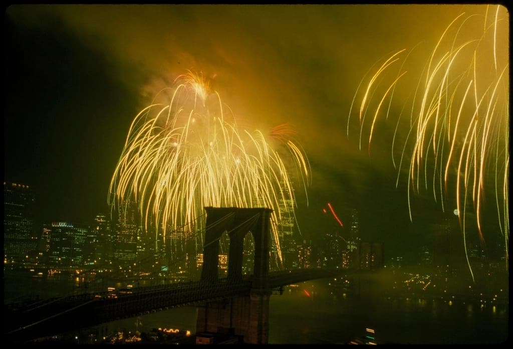 Fireworks Brooklyn Bridge, New York